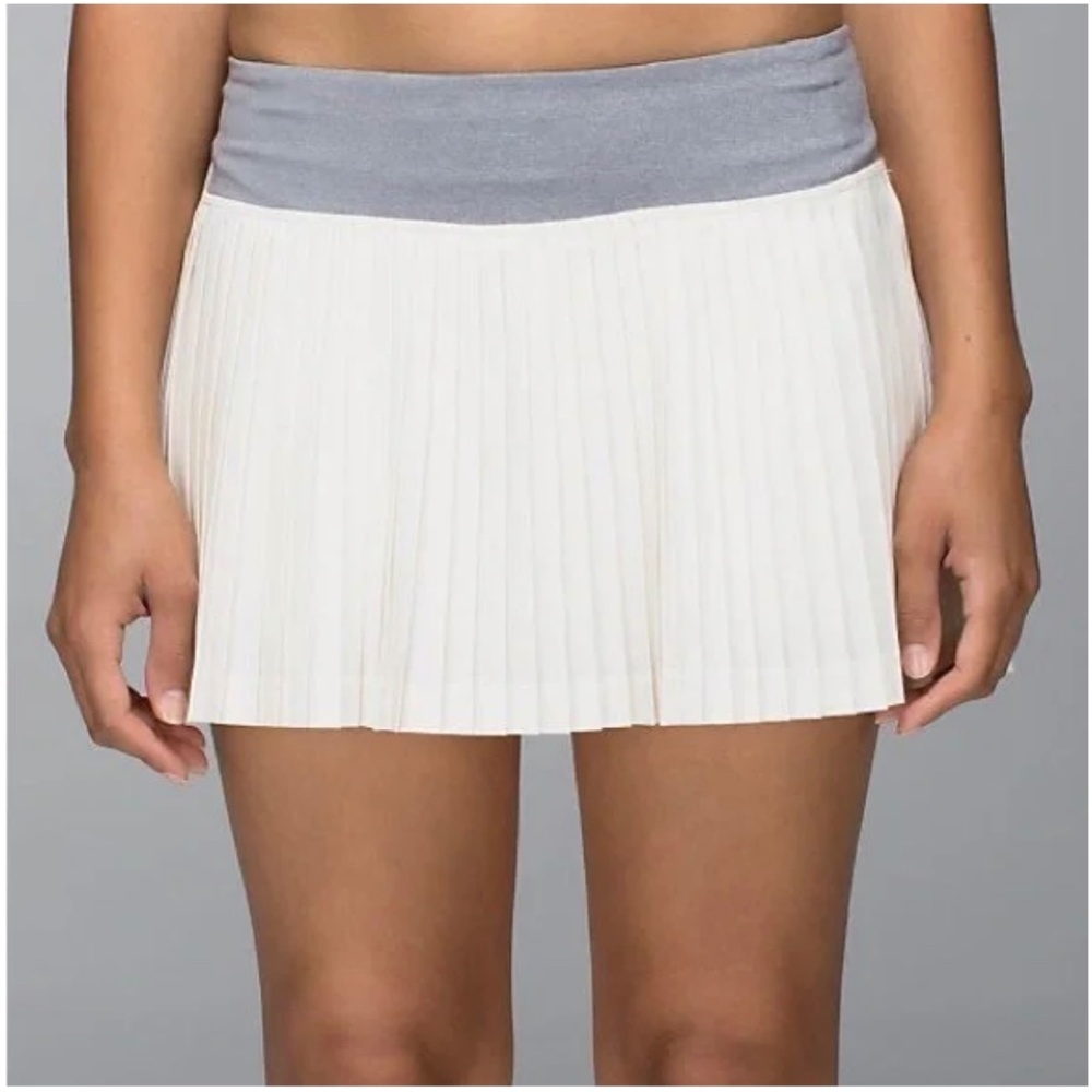 Lululemon pleat to street skirt 10 white grey lined shorts